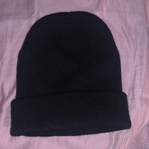 Black tuque/beanie